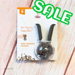 ‼️CLEARANCE SALE‼️ Vibe by Chef’n Mini Magnetic Pepper Ball Grinder NEW